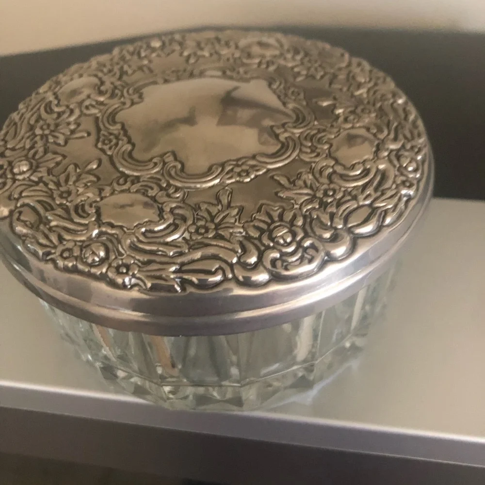 Decorative Vintage Italian Cry Jewelry Trinket Dish with Ornate Silver-Tone Lid